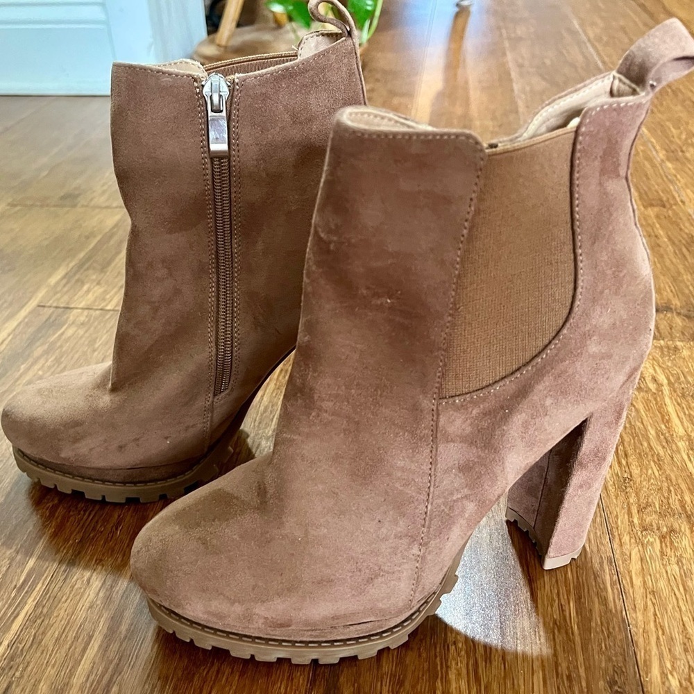 New Boots Platform Caramel Tan Sueded Lug Sole Stacked High Heel 7.5 High Ankle - Picture 4 of 12
